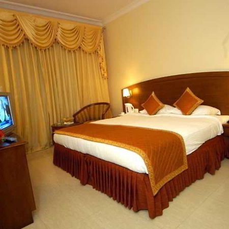 Aj International Hotel Бангалор Стая снимка