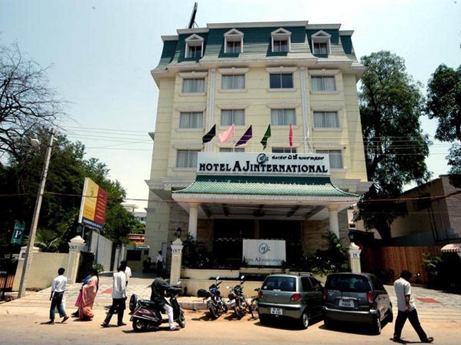 Aj International Hotel Бангалор Екстериор снимка