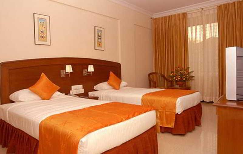 Aj International Hotel Бангалор Екстериор снимка